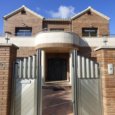Chalet Moderno Con Piscina En Calafell Exterior photo