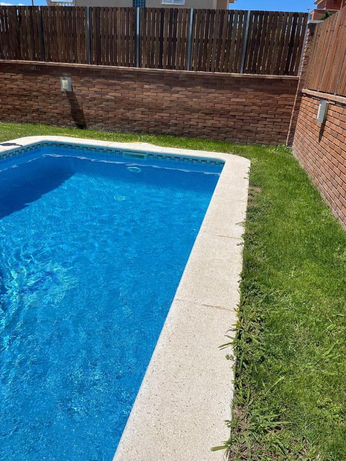 Chalet Moderno Con Piscina En Calafell Exterior photo