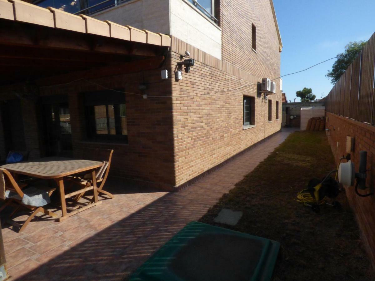 Chalet Moderno Con Piscina En Calafell Villa Exterior photo