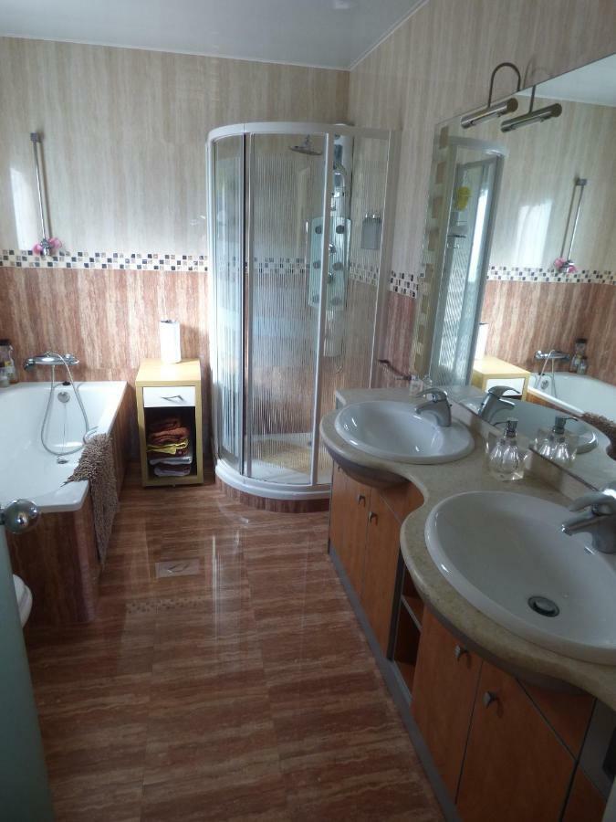 Chalet Moderno Con Piscina En Calafell Exterior photo