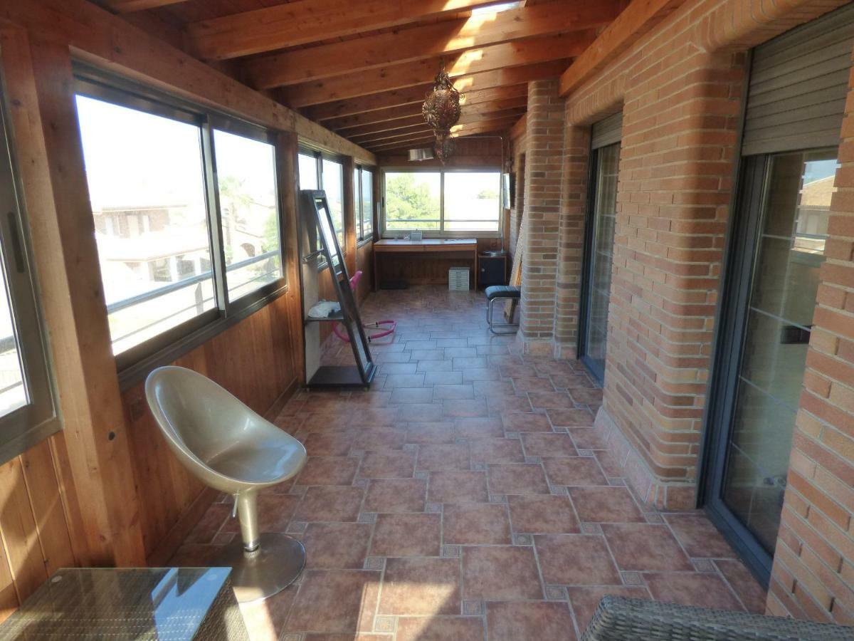 Chalet Moderno Con Piscina En Calafell Exterior photo