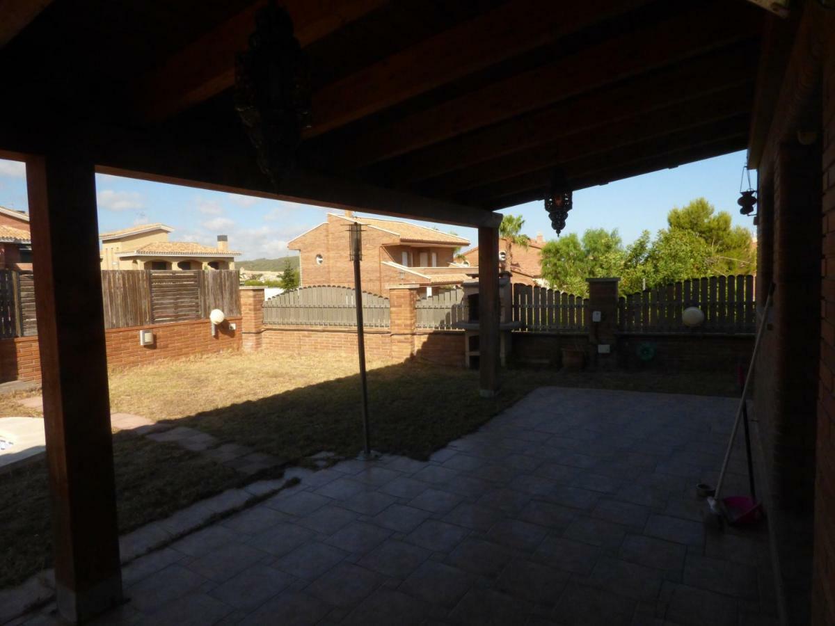 Chalet Moderno Con Piscina En Calafell Exterior photo