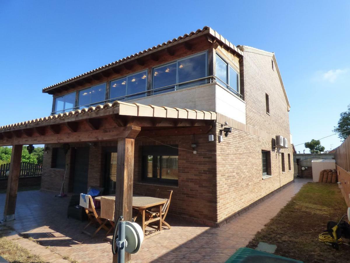 Chalet Moderno Con Piscina En Calafell Exterior photo